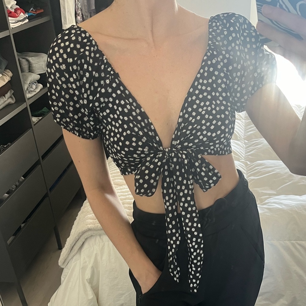 Black and White Flower Print Tie-Front Top